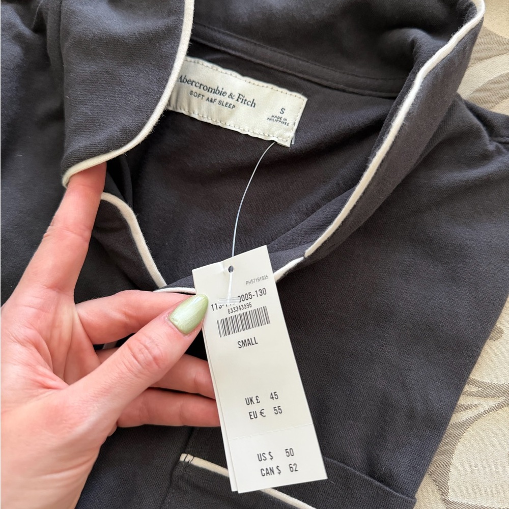 Abercrombie & Fitch Grey Pajama Set - Unisex - Picture 3 of 5